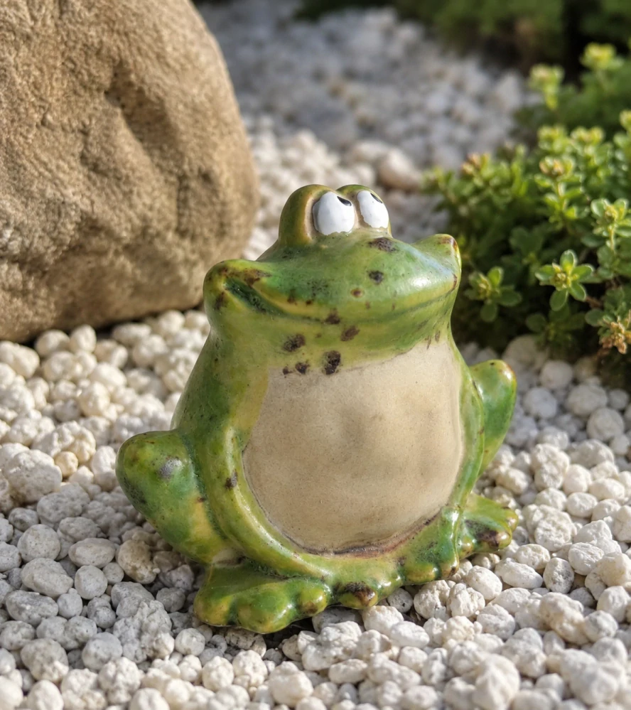 Keramická zelená žába s patinou