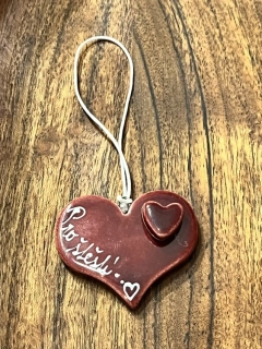 Keramické vínové srdce "pro štěstí" se srdíčkem